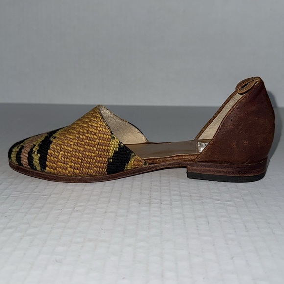 Uxibal Handmade Woven Tribal Print Leather Open Side Flats - Picture 4 of 8